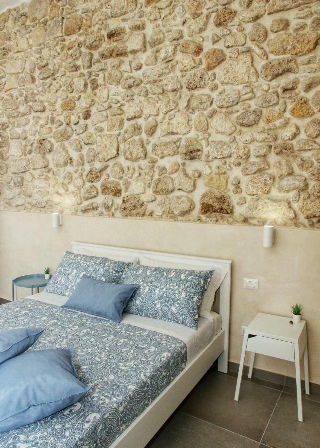 Essentia Rooms- Ortigia Holidays Сиракуза Екстериор снимка